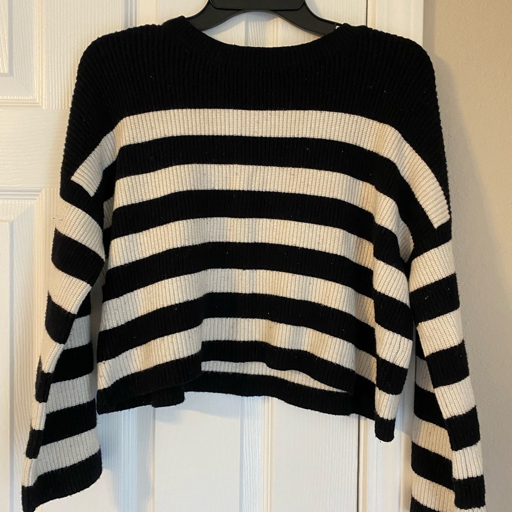 Sincerely Jules Womens Size M Cropped Stripped Black Pullover